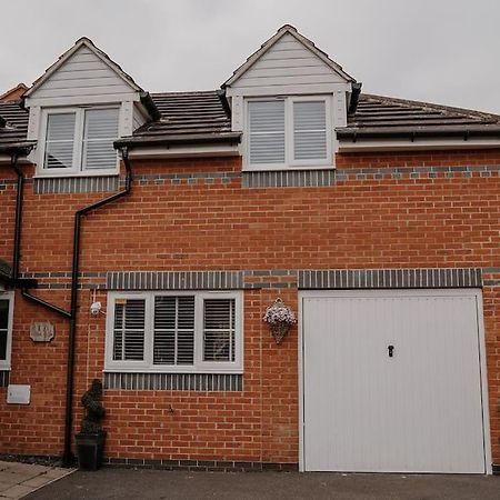Lovely New 1 Bedroom Loft Apartment With On Drive Parking Trowbridge Exteriör bild