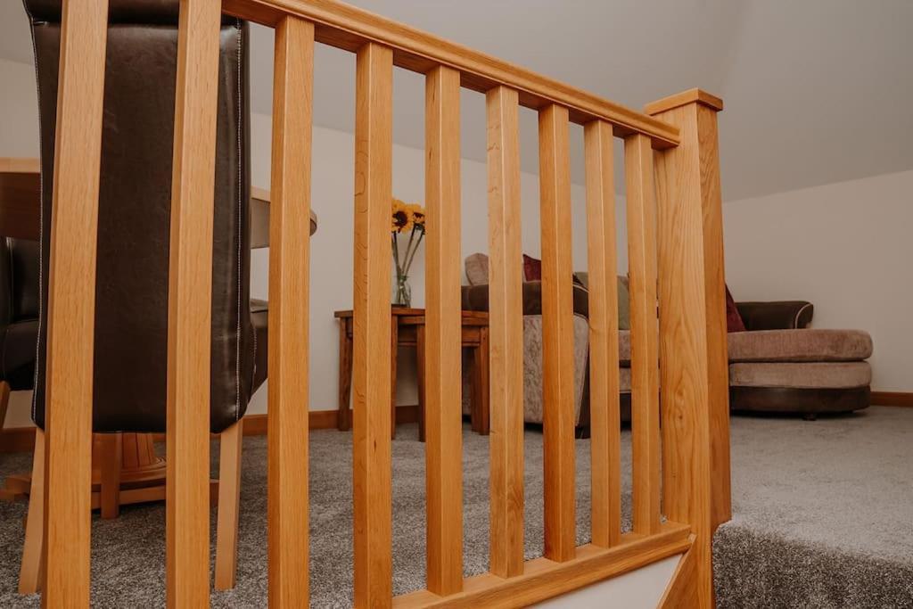 Lovely New 1 Bedroom Loft Apartment With On Drive Parking Trowbridge Exteriör bild